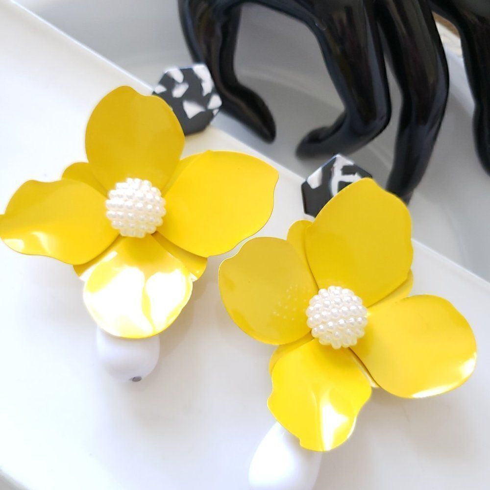 New! Zara Big Floral Earrings - Picture 15 of 16